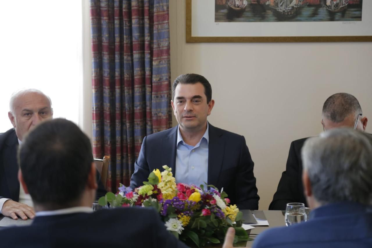 Ο Υπουργός Ανάπτυξης συναντήθηκε με το Βιοτεχνικό Επιμελητήριο και με επαγγελματικούς φορείς της Θεσσαλονίκης