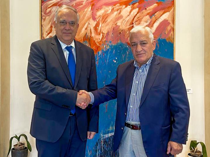 Συνάντηση του Υπουργού Ανάπτυξης με τον πρόεδρο της Κεντρικής Ένωσης Δήμων Ελλάδας για τη βελτίωση της λειτουργίας των λαϊκών αγορών